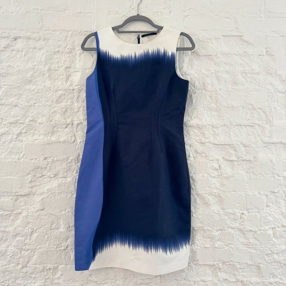Elie Tahari | Blue sleeveless dress w/ ombré pattern in Size 8